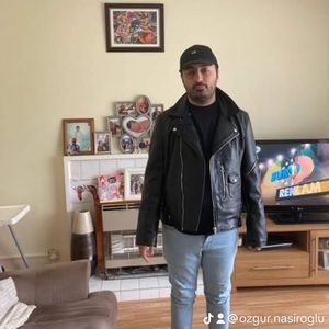 Meet your Posher, Ozgur